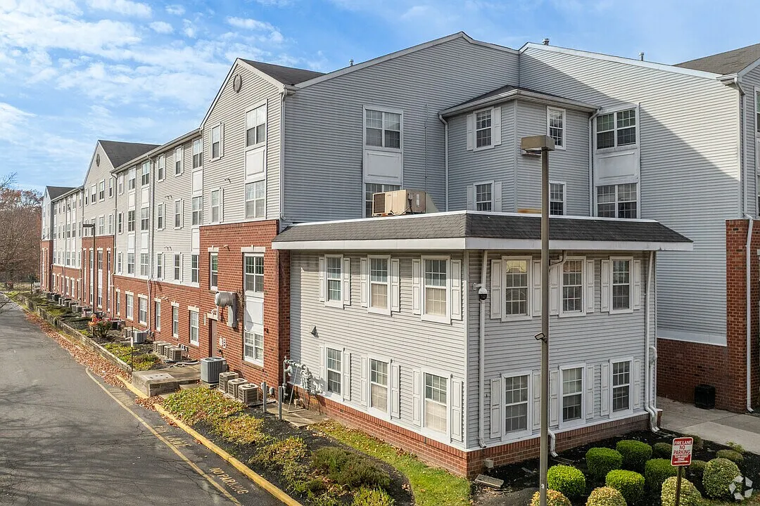 2 bed, $1,650 — Photo 4