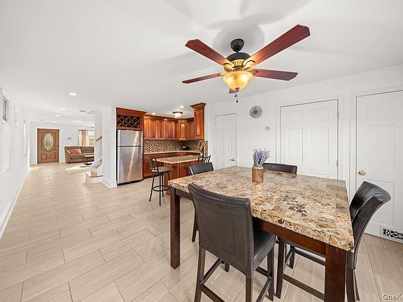 3rd image of 19 W 13th Road