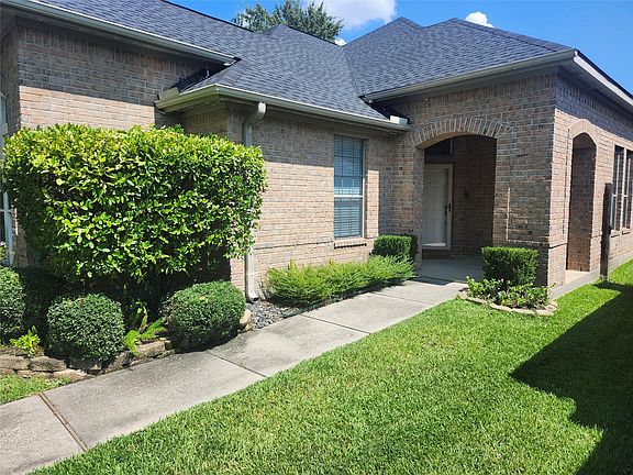 3rd image of 28510 Rustic Pines Ct