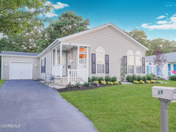 39 Oak Ridge Lane, Manahawkin, NJ 08050