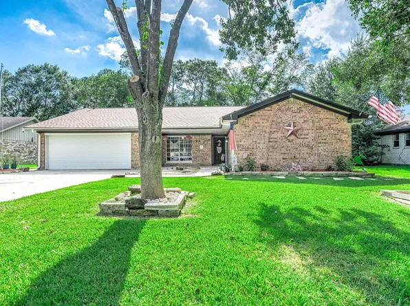 5404 Tanglebriar Dr, Dickinson, TX 77539