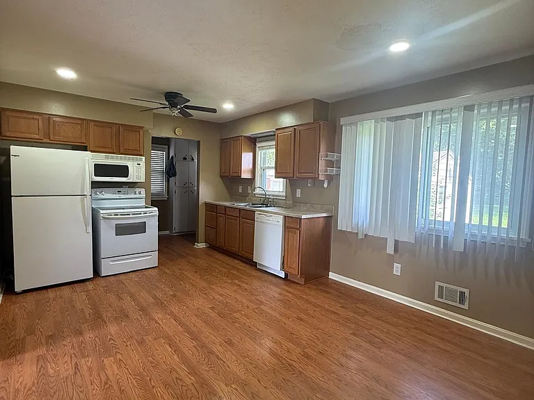 5411 Fennel Ct — Photo 4