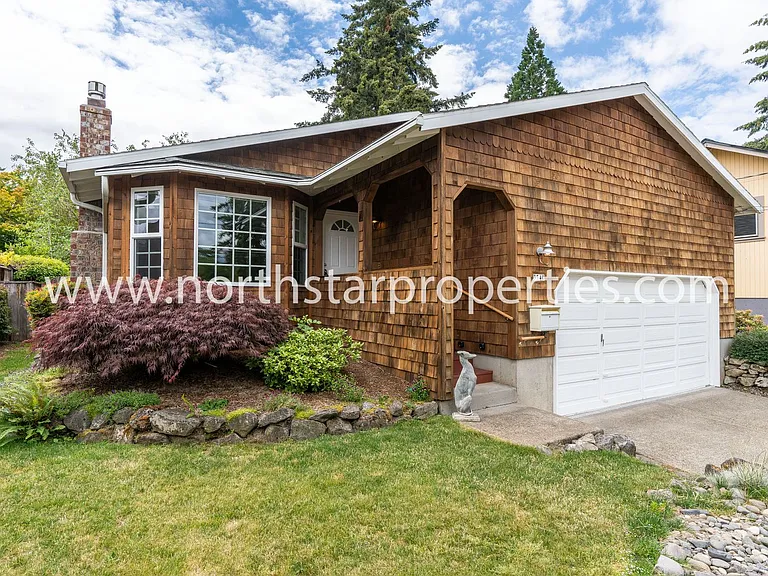 3540 SW Falcon St — Photo 2