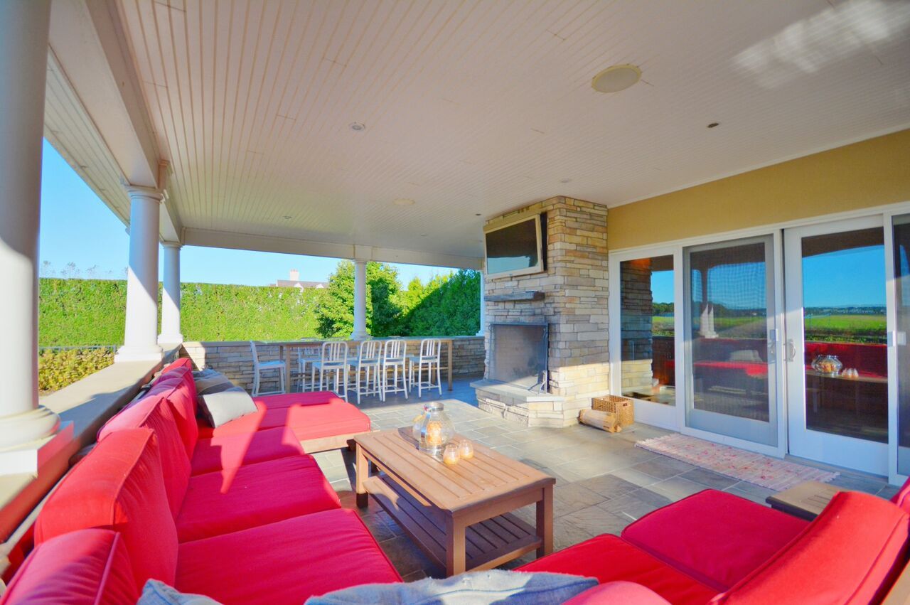  Covered Porch with Fireplace & Tv