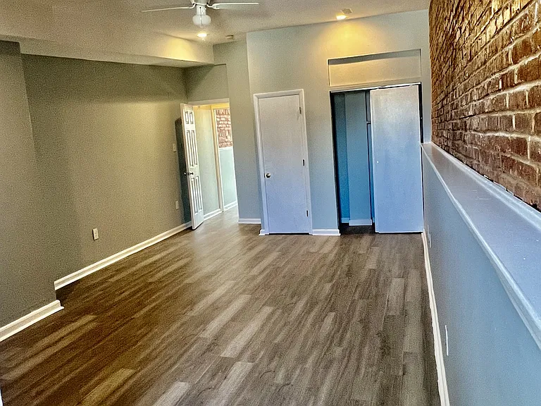 2436 E Fayette St #- — Photo 32