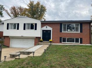 2585 Guildford Dr, Florissant, MO 63033