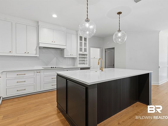 2nd image of 6120 Oakwood Ln