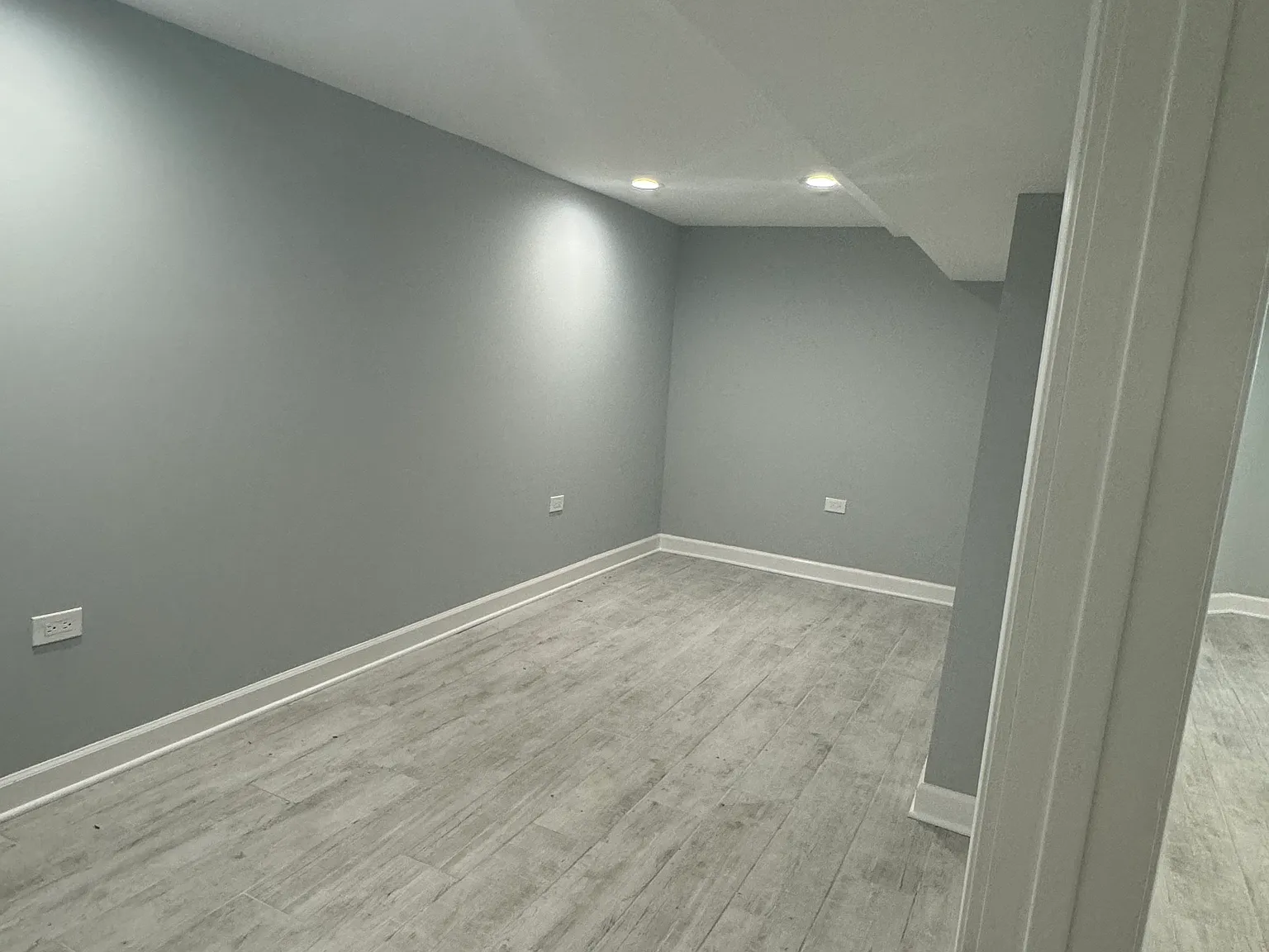 946 N Harding Ave — Photo 3