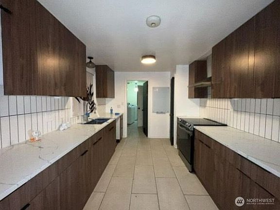 2nd image of 709 27th Avenue