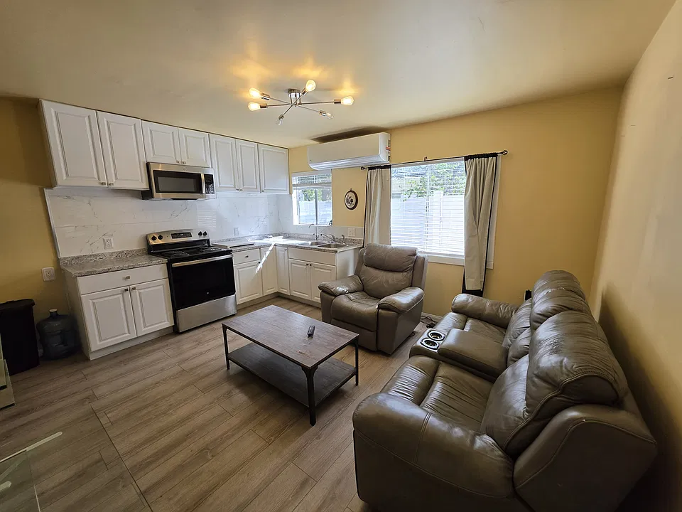 11055 Tiara St