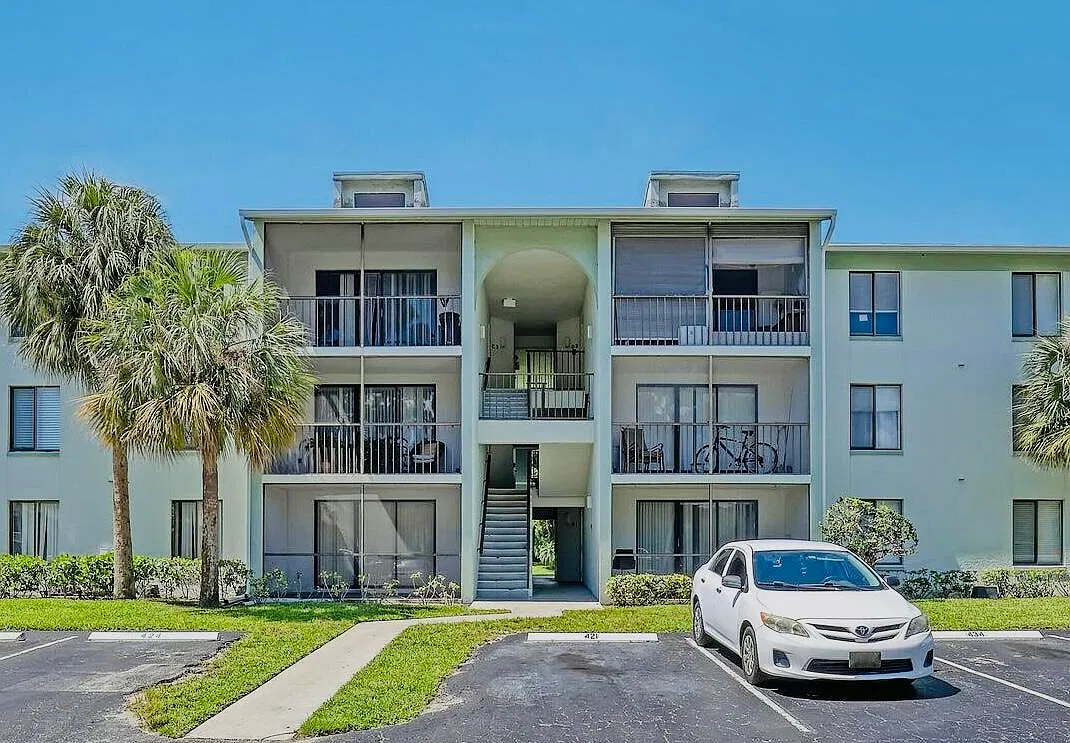 2 bed, 2.0 bath, 1104 sqft, $2,100 — Photo 1