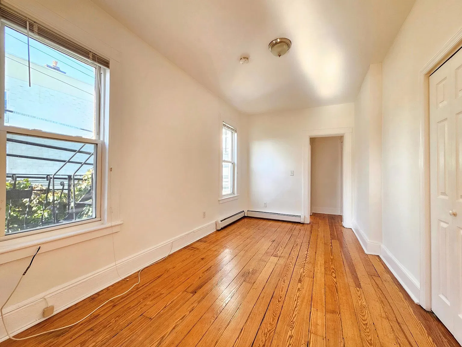 2 bed, 1.0 bath, 900 sqft, $2,350 — Photo 4