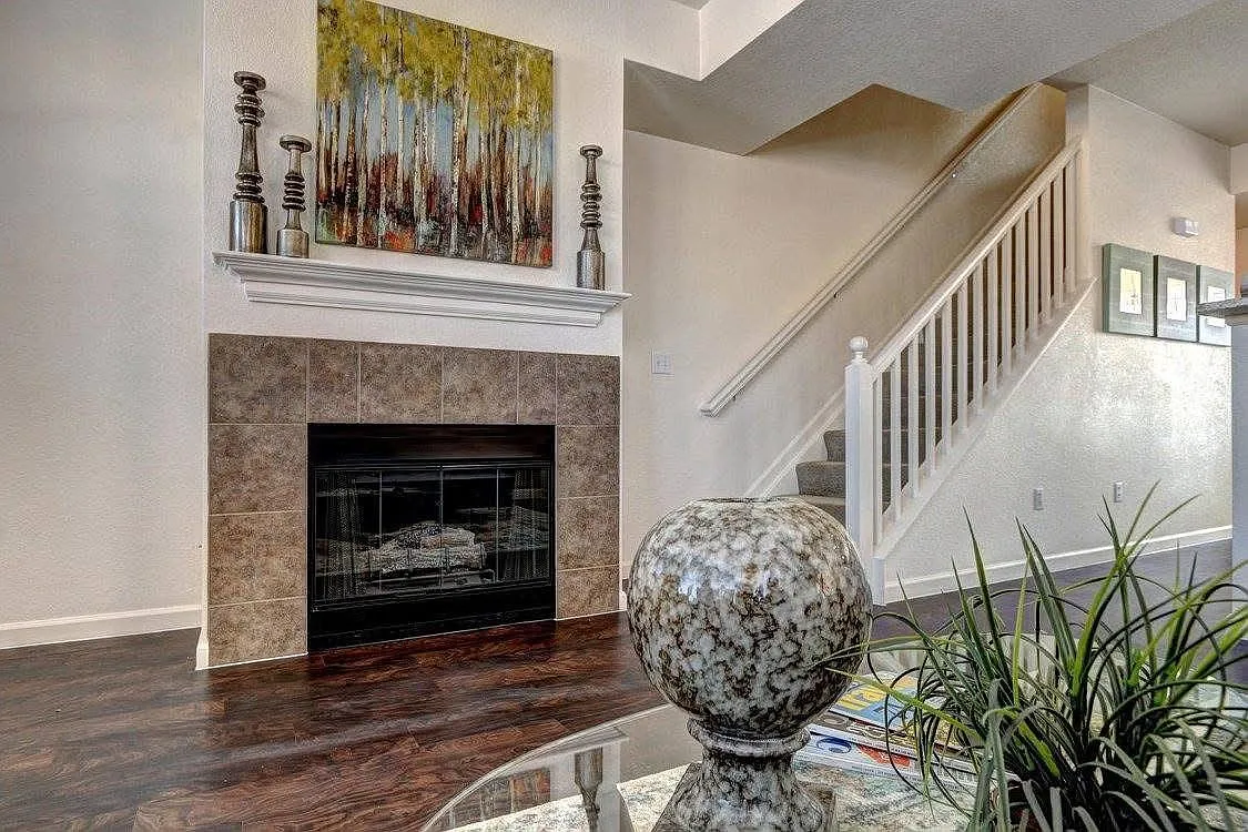 2 bed, 1393 sqft, $2,295 — Photo 1