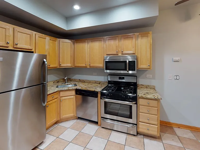 1521 N Bosworth Ave — Photo 2