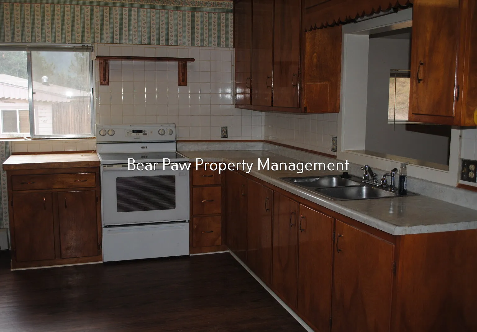3 bed, 1.0 bath, 2000 sqft, $2,440 — Photo 4