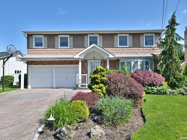 86 Floral Drive, Plainview, NY 11803