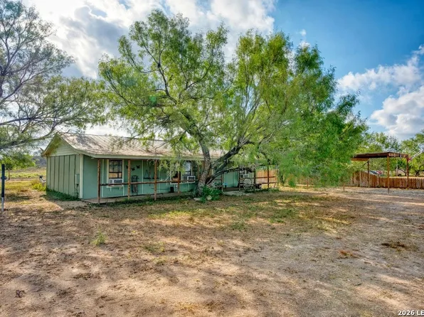 6820 COUGHRAN RD, Pleasanton, TX 78064