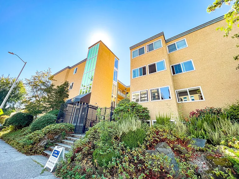 IRO Apartments — Photo 71