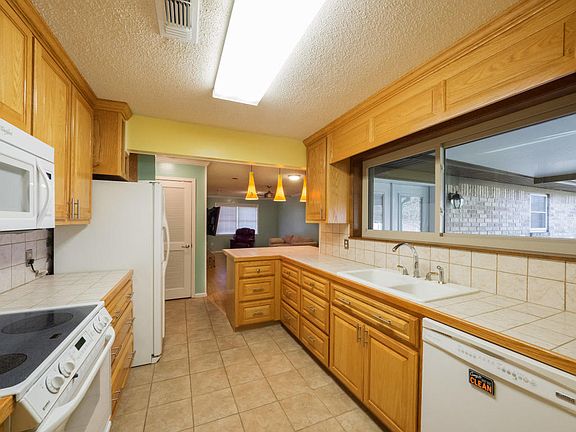 2nd image of 106 Bullock Dr