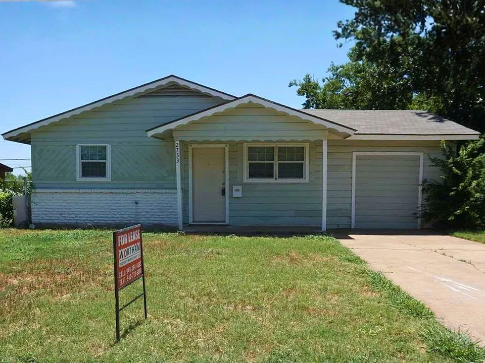 2733 Roanoke Dr