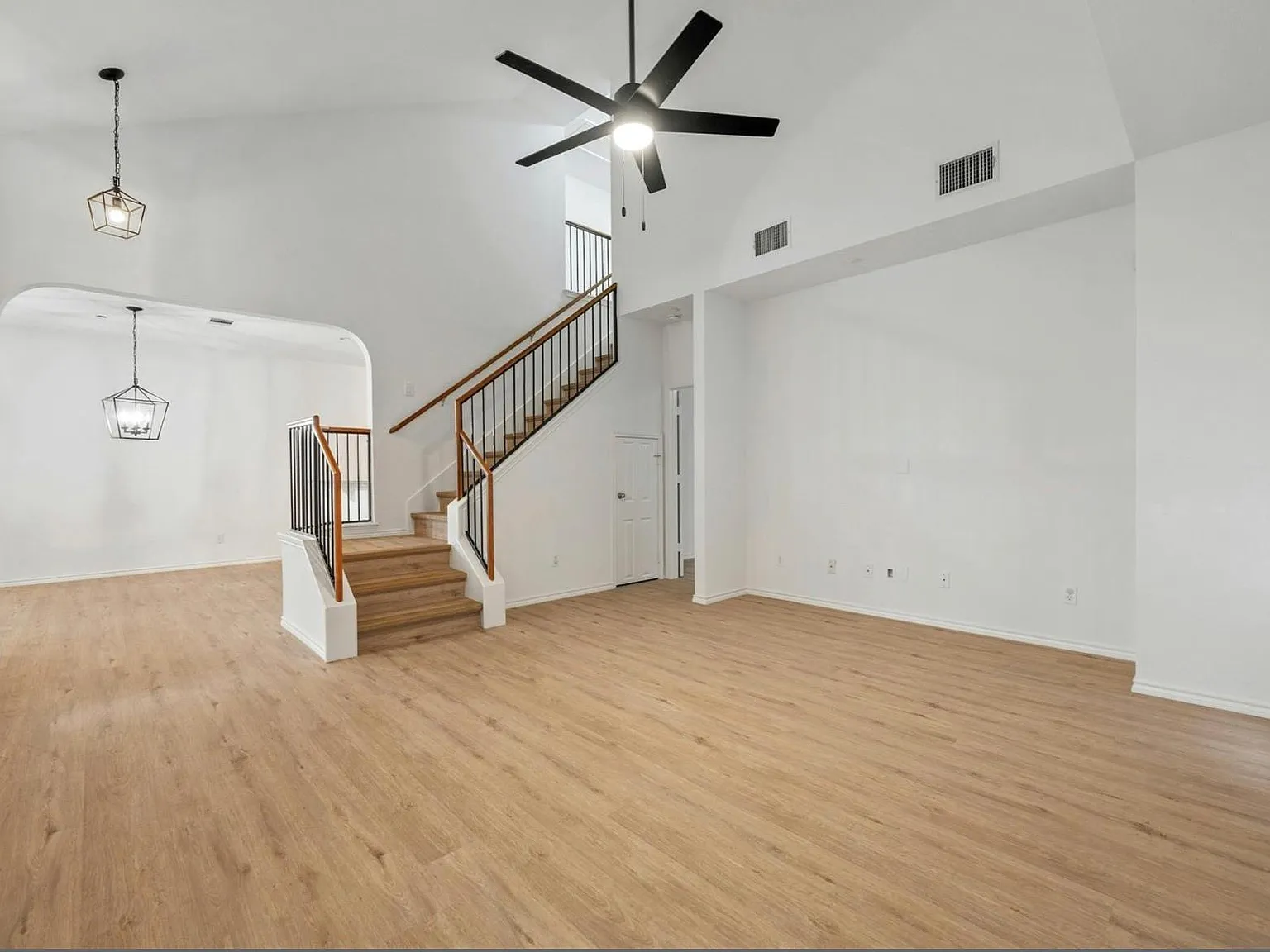 3 bed, 2.5 bath, 1687 sqft, $2,000 — Photo 4