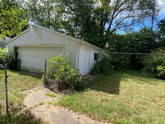 5th image of 74 Hinman Ave N