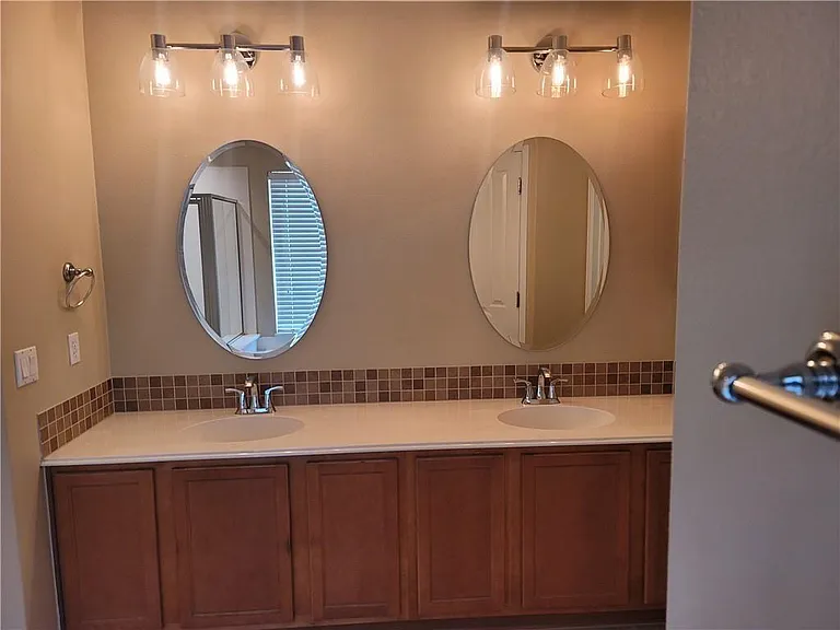 208 Hummingbird Ln — Photo 14