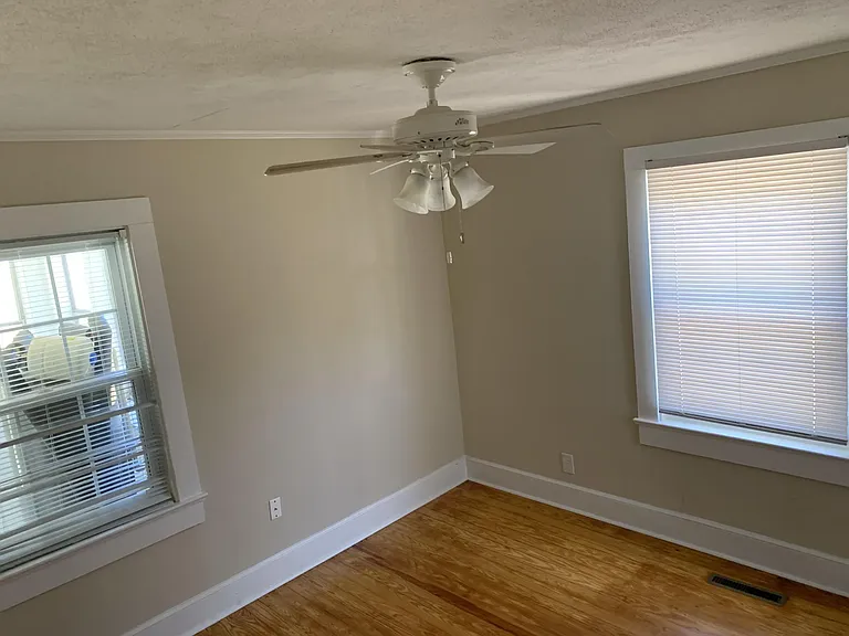 Front bedroom wnith ceiling fan