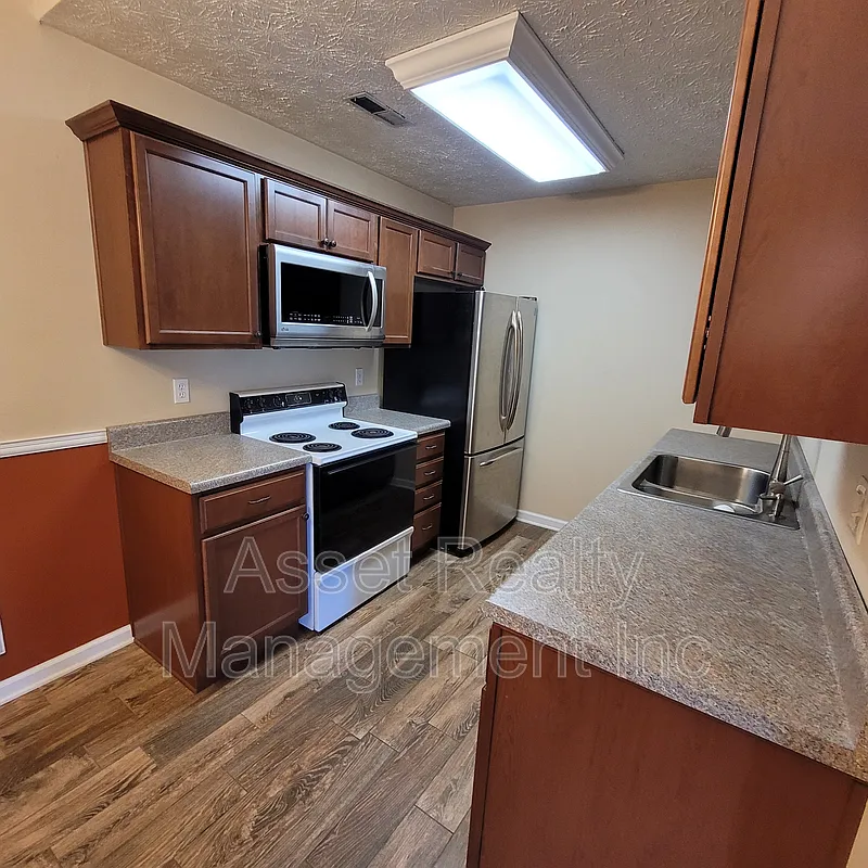 3 bed, 2.0 bath, 1276 sqft, $1,975 — Photo 3