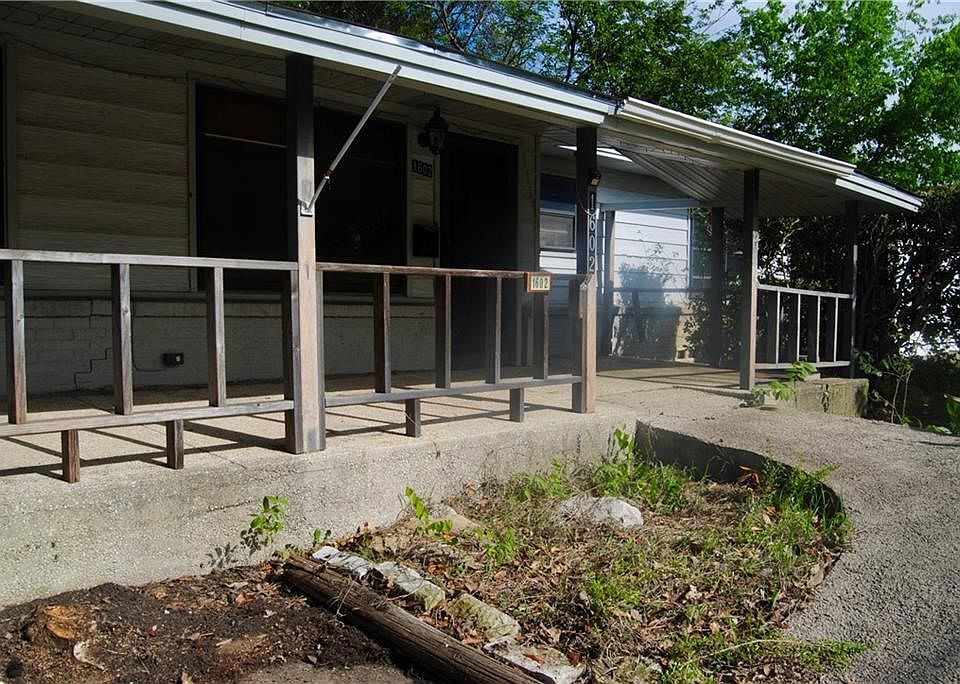 Large covered front porch!