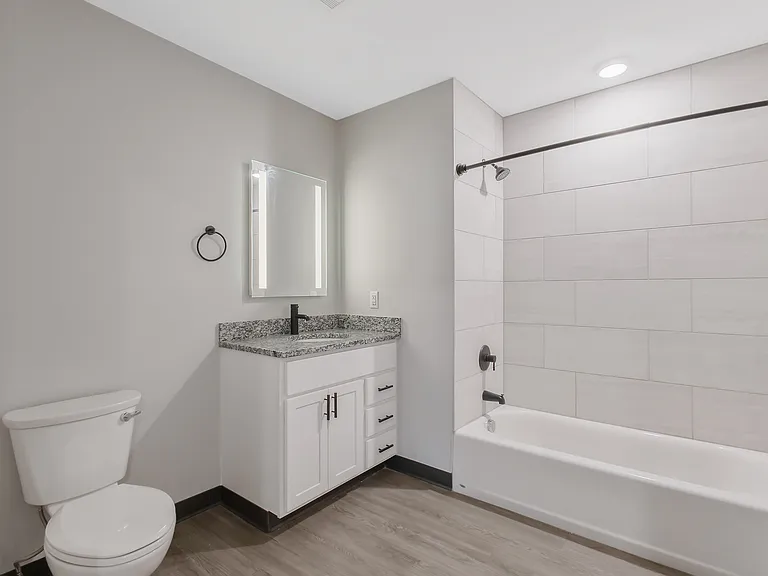 Loso Lakeside Apartments — Photo 37