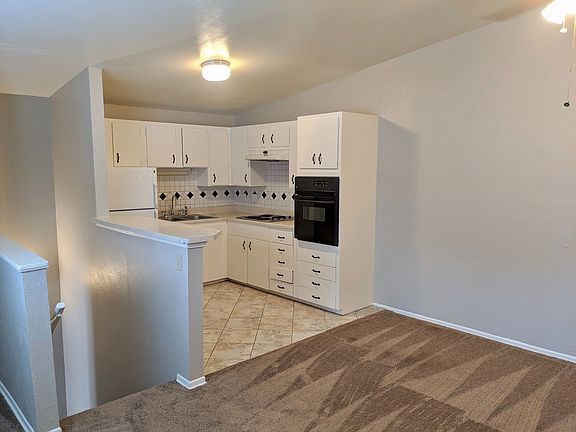 3rd image of 5547 S Grant St #F