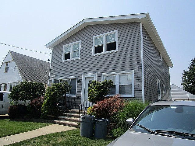 1st image of 557 Lakeville Rd