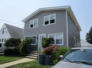 557 Lakeville Rd, New Hyde Park, NY 11040