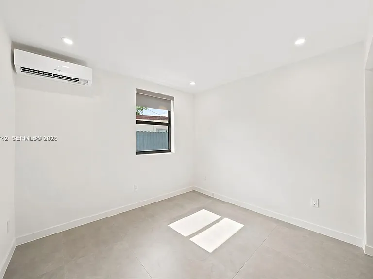 1861 NW 27th St #3 — Photo 9