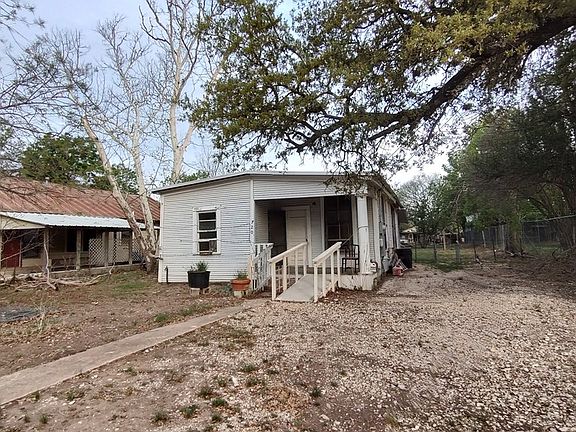 2nd image of 718 Quinlan St