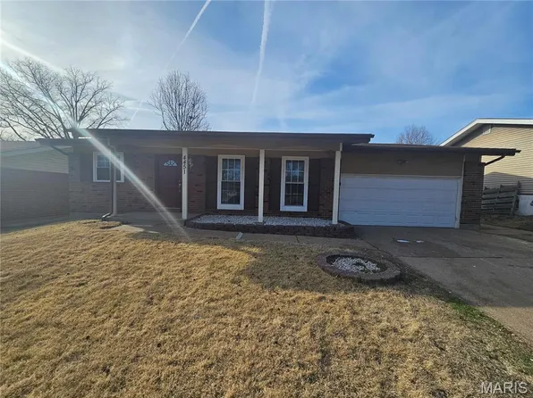 4451 Rhine Dr, Florissant, MO 63033