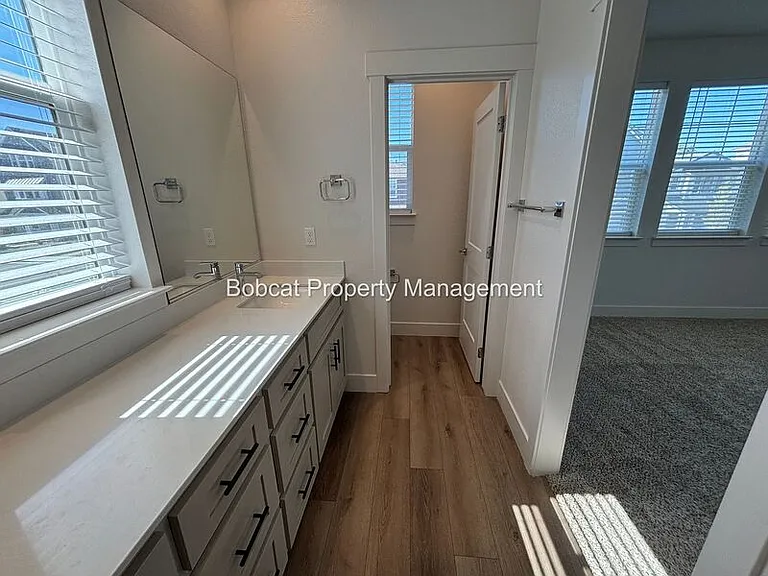 1287 Grove St — Photo 32