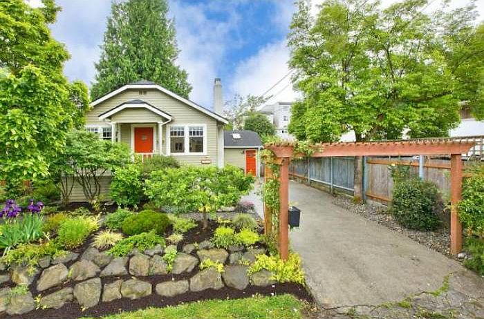 1015 NE 95th St, Seattle, WA 98115 | Zillow