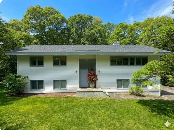 146 Hillside Dr, Barnstable, MA 02630