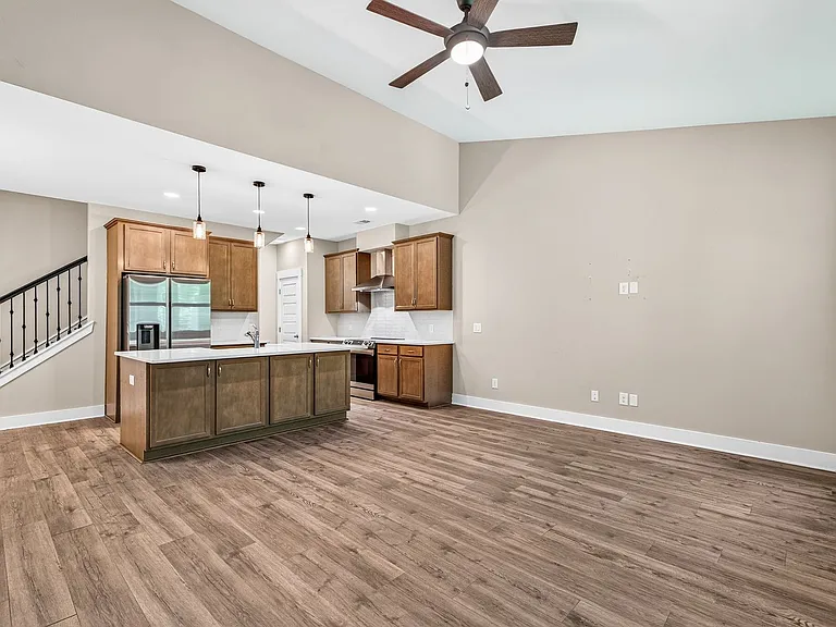 7795 Park Gate Dr — Photo 8