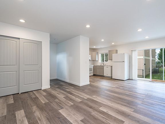 5th image of 803 N 13th Ave