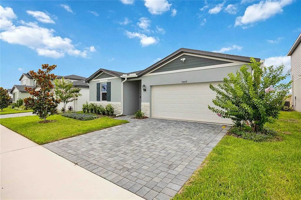 4 bed, 2.0 bath, 1840 sqft, $2,100 — Photo 1