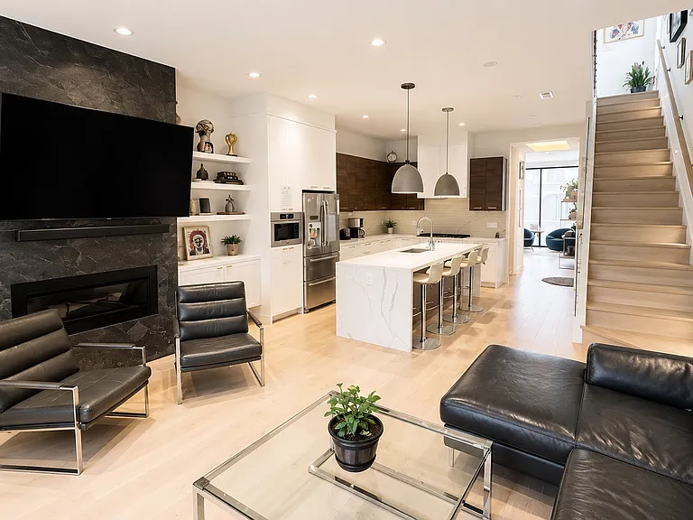 1752 W Augusta Blvd #2 — Photo 8