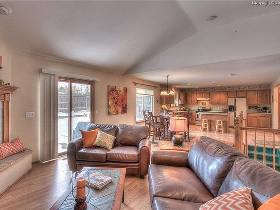 Great Rm opens to Dining & Kitchen