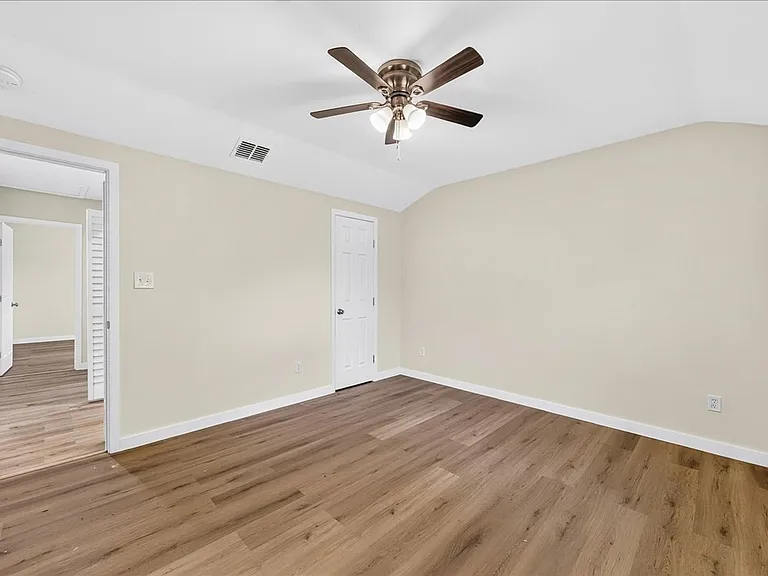 1154 Florida Ave — Photo 22