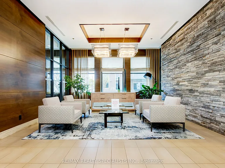1 Hurontario St #1005 — Photo 4