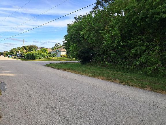 2nd image of 360 SW Undallo Road