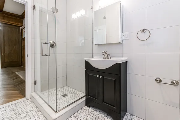 Rented by Bond New York | media 8