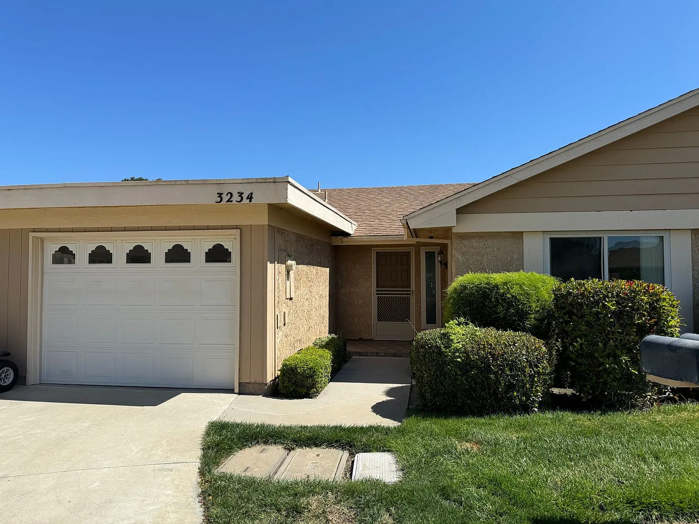 A Great Monterey for Rent — Photo 1